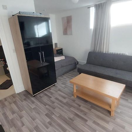 Spacious Studio Maidstone - Redecorated Oct 2023 Экстерьер фото