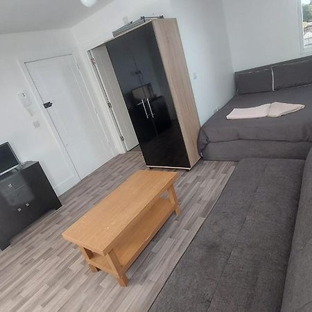 Spacious Studio Maidstone - Redecorated Oct 2023 Экстерьер фото